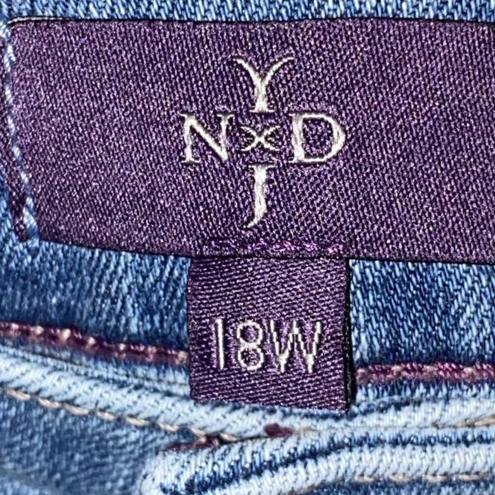 NYDJ CLARISSA ANKLE Blue Cropped Jeans with EMBROIDERED Detail RAW HEM  SIZE 18W - Picture 2 of 10